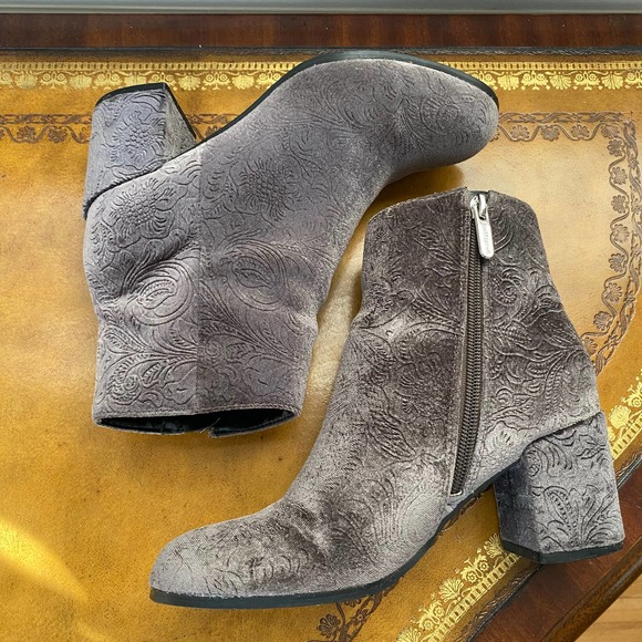 Indigo Rd Gray Silver Crusona Velvet Paisley Boot - Picture 4 of 8